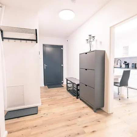 Haus Emma Grosses Mit Garten Fuer Bis Zu 10 Personen 아파트 *