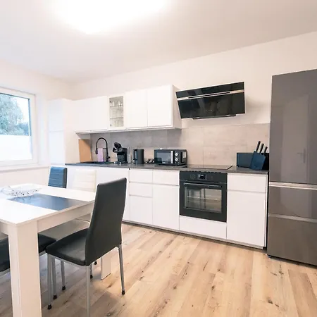 Haus Emma Grosses Mit Garten Fuer Bis Zu 10 Personen 아파트 Klosterdorf