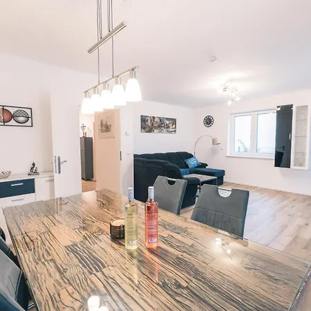 Apartment Haus Emma Grosses Ferienhaus Mit Garten Fuer Bis Zu 10 Personen *